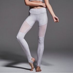 Varley Hillcrest Stirrup Performance Leggings Size Small